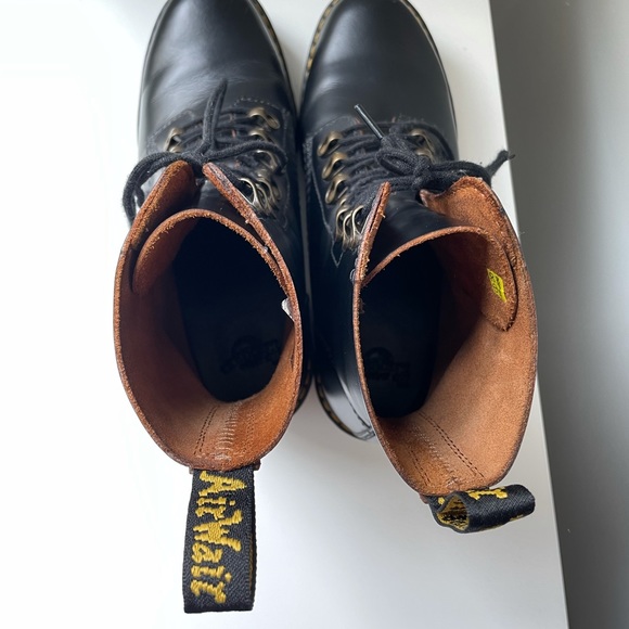 SOLD ✅ Dr Martens Leona platform boot - Picture 3 of 8